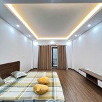 Cho thuê nhà nguyễn chí thanh. dt 40m2, 5 tầng. 15 triệu. full đồ