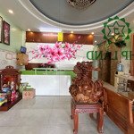 Cho thuê nhà đẹp nguyên căn sẵn thang máy mặt tiền trương định