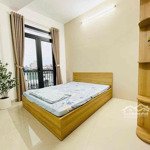 Căn hộ 2pn_80m2, ngay phan xích long, full nội thất, ban công