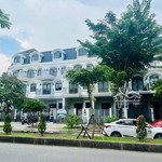 Bán gấp nhanh trong tháng nhà phố sân vườn lakeview city full nội thất 7x20m giá 18 tỷ lh0902872670