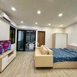 Trống sẵn căn hộ studio ban công 35m2 full nội thất có thang máy bảo vệ lễ tân ngay nơ trang long