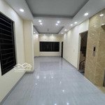 Cho thuê nhà mp chùa quỳnh, 62m2, 3t giá bán 30 triệu, mặt tiền 4m5, vỉa hè rộng đỗ ô tô trước cửa