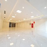 Tòa building 9 tầng thang máy. mặt phố khuất duy tiến. 121m2. mặt tiền 7.2m. vỉa hè rộng. giá bán 89 tỷ