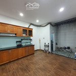 Cho thuê nhà 80m², 3 pn, 4 toilet, có phòng để xe hơi _ huỳnh văn nghệ