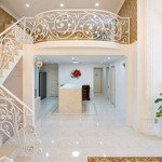 Cho thuê căn hộ 6 phòng ngủ -4wc.dt: 250m2.sát q7,giá 30 triệu/tháng !