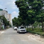 Bán đất thạch bàn 100m2, mặt tiền 5,6m nở hậu, ô tô vào đất. giá bán: 12 tỷ. liên hệ: 0975960803.