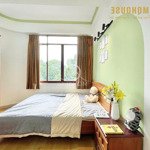 Căn studio cửa sổ trời siêu thoáng ngay vòng xoay lăng cha cả