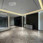 Chỉ 120 tỷ - 300m2 lạc long quân - lô góc - kinh doanh - ô tô - thang máy - đầu tư - 0983458219