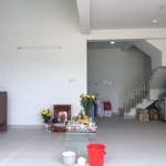 Cho thuê shophouse cc để ở, kinh doanh, buôn bán , dân cư ở đông đúc.