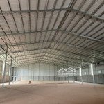 Cho thuê 2.100m2 kho xưởng mới 100% ngoài kcn bến cát bình dương