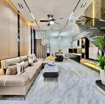 Nhà dân xây 5 tầng đầu phố nguyễn du , bùi thị xuân ,triệu việt vương. dtsd 250 m2 . giá bán 9,98 tỷ .