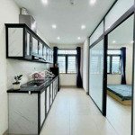 Studio tách bếp cửa sổ trời- full nội thất zá siu hời ngay trung tâm