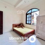 Dạng phòng studio cửa sổ trời, sát q5, gần q10, mới sơn sửa 100%