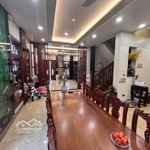 Chính chủ bán căn biệt thự việt hưngdiện tích240m2, 4 tầng , vị trí trung tâm vừa ở vừa kinh doanh