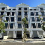 Cần bán nhà phố liên kế 20 tỷ vnd tại vinhomes grand park, quận 9