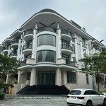 Biệt thự phố hai mặt tiền nội thất cao cấp - đường 25m - view đẹp nhất vạn phúc city giá bán 35 tỷ.