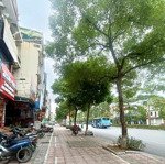 Nhà mặt phố ngô gia tự - đoạn đầu gần đường 5, nguyễn văn cừ - vỉa hè bóng đá, mặt tiền lý tưởng.