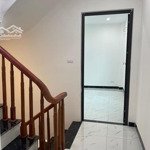 Nhà 5 tầng xây mới, 32 m2 , tiện ích đầy đủ, dân cư đông , gần trường học các cấp , chợ, ub