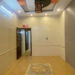 Cho thuê nhà phân lô qđ 32m2 đường cù chính la, hà nội