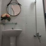 Phòng đủ nội thất wc riêng quận 1