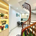 Siêu phẩm nhà đẹp phố nguyễn sơn - thang máy - cách phố 20m, 45m2 giá 9.3 tỷ.