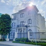 Bán nhanh bt mặt hồ vin villas 284m hoàn thiện mới tinh, view toàn cảnh hồ xanh mát và đường dạo bộ