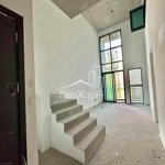 Cần chuyển nhượng duplex 2pn nhà thô tại feliz en vista - căn thô duy nhất. lh: quý 0904 689 989