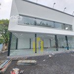 Cho thuê mặt tiền nguyễn văn hưởng 300m2 , 1 lầu sàn trống mở showroom , cafe