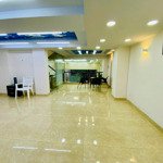 Cho thuê mặt bằng trệt thông suốt phú mỹ hưng làm quận làm văn phòng, showroom, cà phê