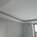 Bán nhanh căn studio 40m2 sổ hồng sẵn, view trực diện hồ bơi tầng thấp, giá 1 tỳ 2.