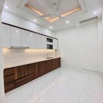 Bán nhà ngõ 172 âu cơ. 1 nhà ra ô tô tránh. 50m2, 5 tầng mt3,8m. nhỉnh 8 tỷ.