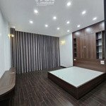 Bán nhà riêng đường phố trạm, giá siêu hời chỉ 12 tỷ, 70m2, 4 phòng ngủ 4wc