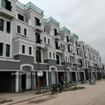 Bán căn shophouse cạnh hồ dự án grand bay hạ long - đã được bàn giao nhà