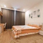 Chính chủ bán căn 2 ngủ , 72m2 full nội thất giá 3,5 tỷ bao thuế phí