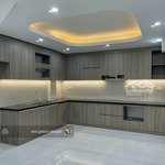 Nhà đẹp cầu giấy. ô tô đỗ cửa. kinh doanh đỉnh. 50m2 giá đầu tư 12 tỷ