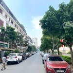 Bán liền kề 90 nguyễn tuân - thanh xuân , dt 70 - 72 - 86- 90m2 , giá từ hơn 27 tỷ. lh: 0988138345