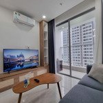 Cho thuê căn gốc 2 phòng ngủ tầng trung view hồ bơi cực chill, full nội thất cao cấp, nhà mới 100%