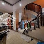 Bán nhà ngõ 143 nguyễn chính, nhà đẹp, ô tô vào tận cửa, 40m2, giá bán 3.3 tỷ.