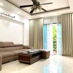 Cho thuê nguyên căn nhà 3 tầng 50 m2 phân lô ngõ 140 nguyễn xiển đường ô tô tránh giá: 13 triệu