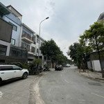 Bán bt foresa xuân phương lô góc, sân vườn ô tô đỗ, vỉa hè rộng, view công viên 135m2 giá 22.3 tỷ