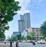 Bán tòa nà văn phòng mặt phố liễu giai. dt: 120m2, 10 tầng, có hầm, thông sàn. giá: 9x tỷ