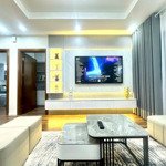 Bán căn hộ 2n 2 vệ sinh89m, tầng trung view hồ điều hòa giá bán 7,5 tỷ bao hết. liên hệ ms vân hà.