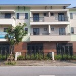 Bán shophouse view đẹp tại centa city, 6,4 tỷ, 90m2, 3pn, 4pt, pháp lý đầy đủ