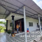 Bán nhà vườn rộng gần 1000m2 (887 m2) ở tân trụ long an rộng 47m x 23m full thổ cư giá 2 tỷ 650