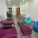 Văn phòng 35m2 vạn phúc city, thang máy, máy lạnh, hầm xe. nội thất bàn ghế như hình. giá 7.5 triệu