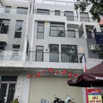 Cho thuê nhà mặt tiền phù hợp mở showroom