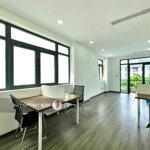 Văn phòng 30m2, full nội thất, có ban công view công viên giá tốt chỉ 7 triệu