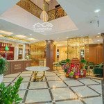 Bán nhà mặt phố phạm văn đồng diện tích 300 m2 mặt tiền 20m lô góc 8 tầng vip nhất quận