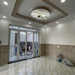 Chủ gửi bán căn nhà 1 trệt 2 lầu 4 p ngủ 5 tolet mặt tiền đường p bình trưng tây q2 .
khu vực buôn