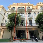 Bán gấp căn shophouse sao biển 67,5 m2 sát chung cư masterise, full nội thất, ck 32%, ls 0% 2 năm